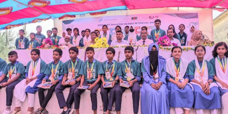 প্রত্যন্ত রামপালে স্টেম ফেস্ট উপকূলের শিক্ষার্থীদের উদ্ভাবনী শক্তির জয়গান।