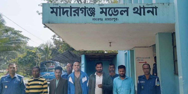 মাদারগঞ্জে বিএনপি নেতার সাথে থানায় এসে গ্রেফতার স্বেচ্ছাসেবকলীগ নেতা, অন্য মামলাসহ আটক-৫