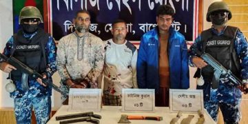 খুলনার দাকোপে অস্ত্রসহ সন্ত্রাসী আটক ৩