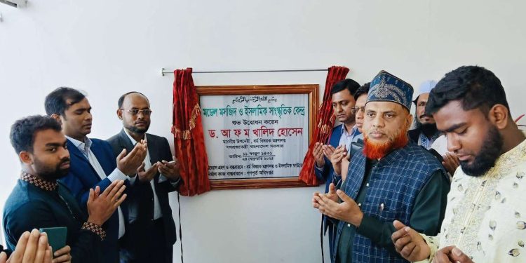 মাধবপুরে মডেল মসজিদ উদ্বোধন করলেন ধর্ম উপদেষ্টা।