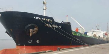 পাকিস্তান থেকে প্রথমবারের মত চিটাগুড় নিয়ে মোংলা বন্দরে বাণিজ্যিক জাহাজ।