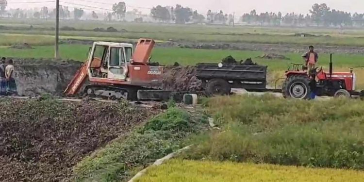 সখীপুর যাদবপুর ইউনিয়নে কৃষি জমির মাটি কাটার হিড়িক।