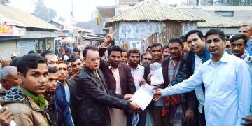 কুড়িগ্রামের রৌমারীতে রাষ্ট্রকাঠামো মেরামতের ৩১ দফার লিফলেট বিতরণ।