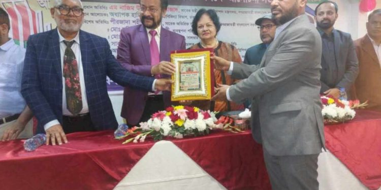 বাগেরহাটের কৃতি সন্তান এইচ,এম বেল্লালকে সমাজ সেবায় বিশেষ অবদান রাখায় পুরস্কারে ভূষিত।