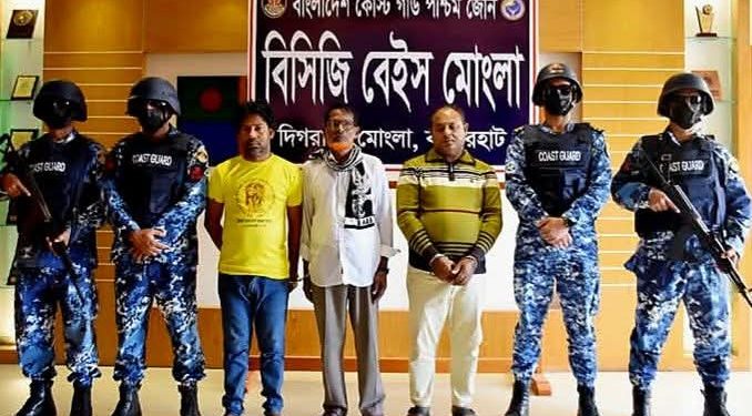 মোংলায় অপারেশন ডেভিল হান্ট অভিযানে কোস্ট গার্ড ও পুলিশ পৃথক অভিযান চালিয়ে গ্রেফতার ৫
