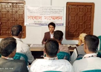 জামালপুরের মাদারগঞ্জে পূস্পস্তবক অর্পণের ছবি আওয়ামীলীগের ভেরিফাই পেইজে পোস্ট করার প্রতিবাদে সংবাদ সম্মেলন।