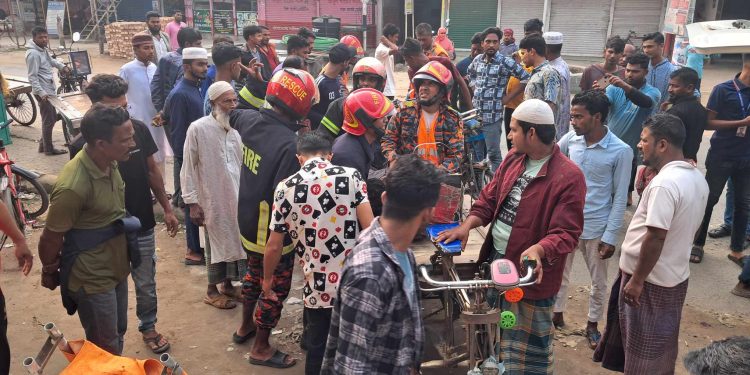 বাগেরহাট মোরেলগঞ্জ সড়ক দুর্ঘটনায় নিহত দুই ভাইবোন গুরুতর আহত ৩