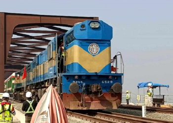 যমুনা রেলওয়ে সেতুতে বানিজ্যিকভাবে ট্রেন চলাচল শুরু।