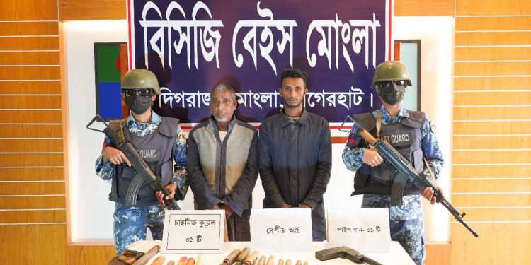 মোংলা কোস্ট গার্ডের অপারেশন ডেভিল হান্ট, দেশীয় অস্ত্রসহ আটক ২