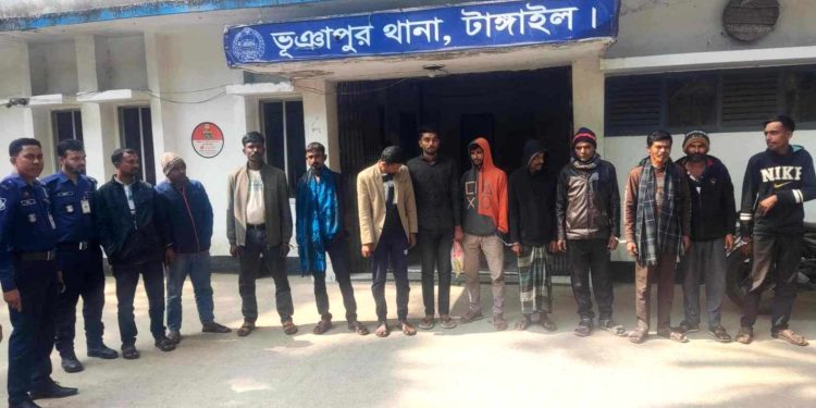 ভূঞাপুরে জুয়ার আসরে পুলিশের হানা, গ্রেফতার ১১ জুয়াড়ি।