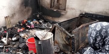 কুষ্টিয়া ভেড়ামারায় ভয়াবহ অগ্নিকাণ্ডে চারটি পরিবারের সর্বস্ব পুড়ে ছাই।
