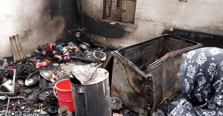 কুষ্টিয়া ভেড়ামারায় ভয়াবহ অগ্নিকাণ্ডে চারটি পরিবারের সর্বস্ব পুড়ে ছাই।