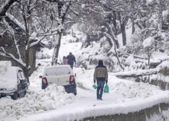 ভারী বৃষ্টি – তুষারপাতে বিপর্যস্ত জম্মু- কাশ্মীর, মৃত ৫