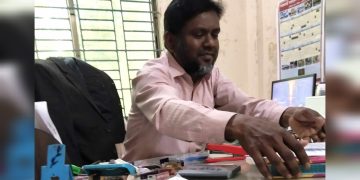 এলেঙ্গা পৌরসভায় টিসিবি কার্ড সংশোধনে টাকা নেওয়ার অভিযোগ।