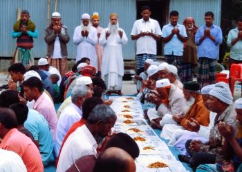 রৌমারী সোনাপুর মাওলানা আব্দুল হামিদ খান ভাসানীর দরকার শরীফে ইফতার ও দোয়া মাহফিল অনুষ্ঠিত।