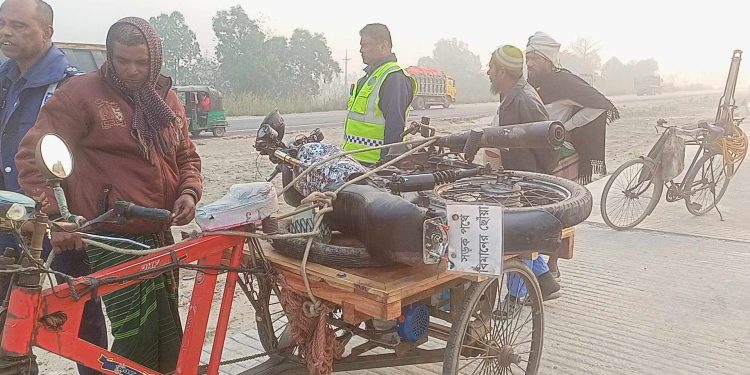 টাঙ্গাইলে অজ্ঞাত গাড়ির ধাক্কায় প্রাণ গেল দুইজনের।
