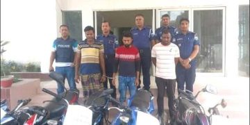 পাবনায় মোটর সাইকেল চোরচক্রের সদস্যরা ৪ টি মটর সাইকেলসহ গ্রেফতার।