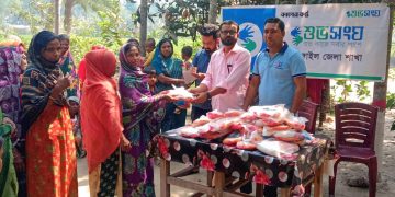 টাঙ্গাইলে শুভসংঘের ঈদ উপহার পেয়ে আনন্দিত শতাধিক পরিবার।