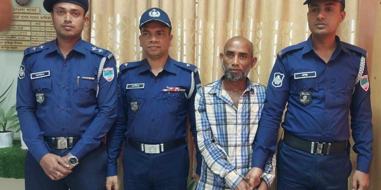 বাগেরহাটের মোংলায় পলাতক সেই মালেক ফকির গ্রেফতার।