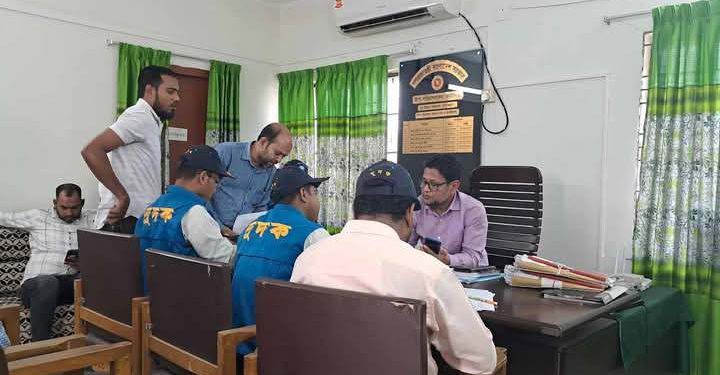 বাগেরহাট যুব উন্নয়ন অধিদপ্তরে দুদকের অভিযান।