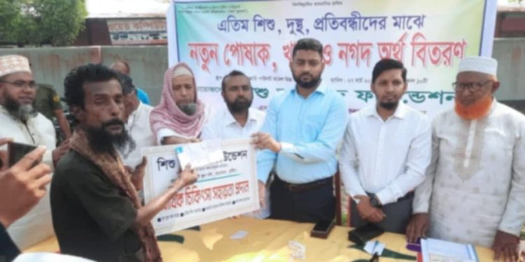 কুষ্টিয়া ভেড়ামারায় নতুন পোষাক উপহার দিয়ে এতিম শিশুদের মুখে হাসি ফুটলো শিশু তাহমিদ ফাউন্ডেশন।