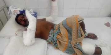 সিংগাইরে পূর্ব শত্রুতার জেরে প্রতিপক্ষের হামলা;আহত: ৪