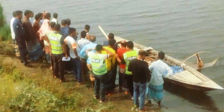 রৌমারীর যাদুর চর নদীর কিনারা থেকে এক যুবকের লাশ উদ্ধার।