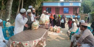 মাদানির কাফেলা সংঘ এর উদ্দোগে ইফতার সামগ্রী বিতরণ।