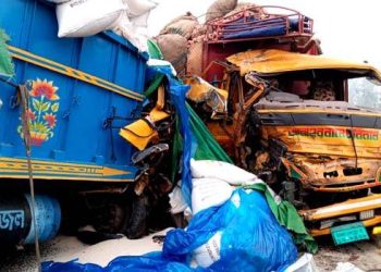 কালিহাতীতে দুই ট্রাকের মুখোমুখি সংঘর্ষে নিহত ১