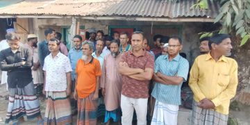 রামপালে সাবেক উপজেলা চেয়ারম্যান সাইদের গ্রেফতারের দাবীতে এলাকা বাসীর বিক্ষোভ।