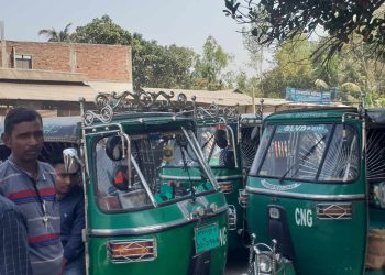 মাদারগঞ্জ টু জামালপুর সিএনজি চলাচল বন্ধ চলছে অনিদিষ্ট কালের ধর্মঘট।