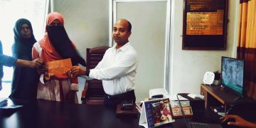 বিশ্ববিদ্যালয় ভর্তির জন্য জেমি আক্তার কে আর্থিক সহায়তা করলেন ইউএনও।