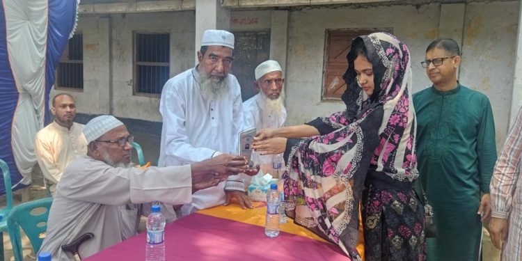 ভেড়ামারার নওদা ক্ষেমিরদিয়াড়-রামকৃষ্ণপুর ওয়েলফেয়ার অ্যাসোসিয়েশন আয়োজিত শিক্ষার্থীদের স্কুল ইউনিফর্ম বৃত্তি প্রদান ও গুণীজন সংবর্ধনা।