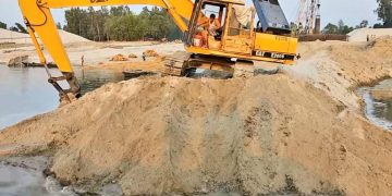 ভূঞাপুরে অবৈধ বালু উত্তোল‌ণের দা‌য়ে ৭ জন‌কে কারাদণ্ড।