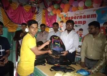 ক্রস রোড কতৃক আয়োজিত মাদারগন্জ আগউস প্রতিবন্ধী বিদ্যালয়ে শিক্ষা সামগ্রী বিতরণ।