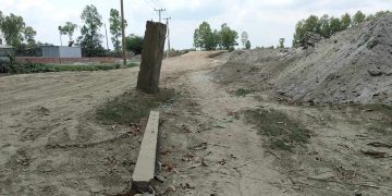 নাগরপুরে জমির উপর দিয়ে অবৈধ বালুর ড্রাম ট্রাক চলাচলে বাঁধা দেওয়ায় প্রাণনাশের হু-ম-কি।