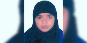 রামপালে গচ্ছিত টাকা নিয়ে গৃহবধূর নিরুদ্দেশ দ্বারে দ্বারে ঘুরছেন স্বামী।