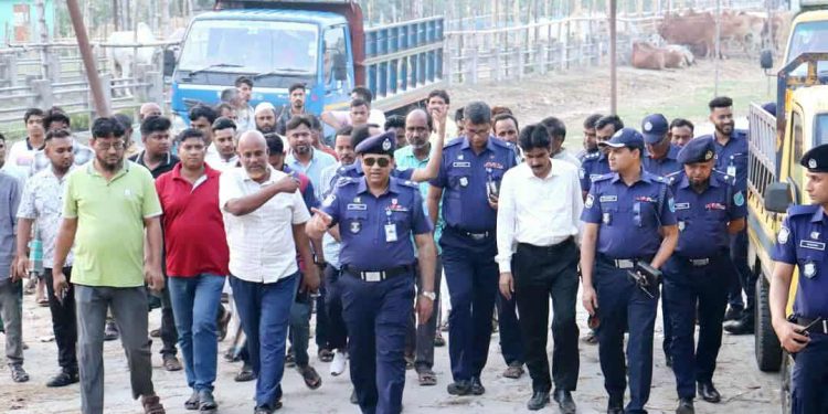 পবিত্র ঈদুল আযহা- উপলক্ষে ঢাকা-টাঙ্গাইল মহাসড়ক পরিদর্শন করেন পুলিশ সুপার মিজানুর রহমান।