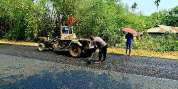 সড়ক সংস্কার কাজে ধীরগতি, চরম ভোগান্তিতে চালক-যাত্রীরা!