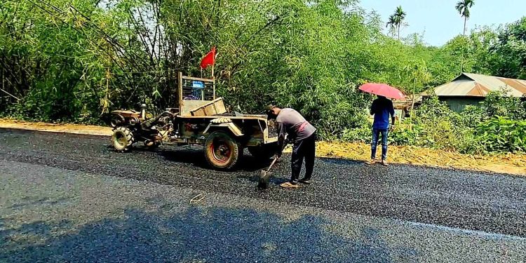সড়ক সংস্কার কাজে ধীরগতি, চরম ভোগান্তিতে চালক-যাত্রীরা!