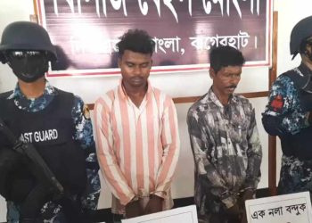 সুন্দরবনে অস্ত্র ও গোলাবারুদসহ করিম শরীফ বাহিনীর ২ সহযোগীকে আটক।