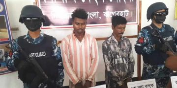 সুন্দরবনে অস্ত্র ও গোলাবারুদসহ করিম শরীফ বাহিনীর ২ সহযোগীকে আটক।