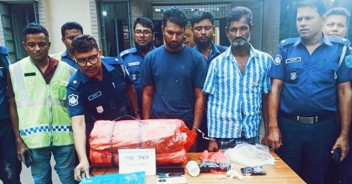 বাপবেটা মাদক সম্রাট আসামি গ্রেপ্তার, দূর্বৃত্তরা আসামি ছিনতাইয়ের চেষ্টায় পুলিশের ৮ রাউন্ড ফাঁকা গুলি।