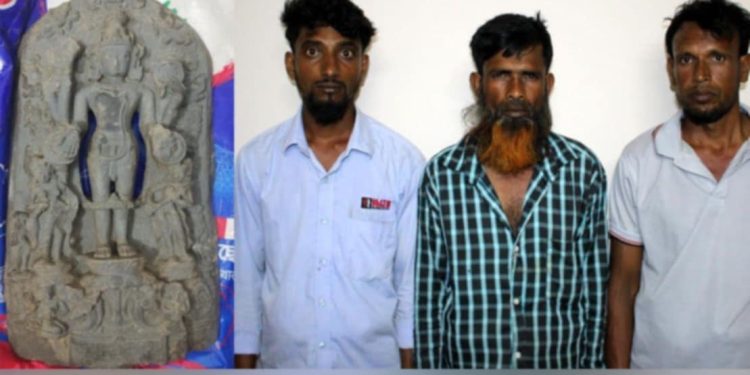 শেরপুরে লুকিয়ে রাখা ২৯ কেজি ওজনের বিষ্ণুমূর্তি উদ্ধার,গ্রেপ্তার ৩