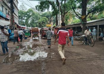 টাঙ্গাইল পৌরসভার রাস্তাঘাটের বেহাল দশা,জনদুর্ভোগ চরমে।