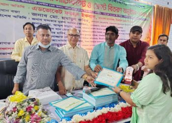 টাঙ্গাইলে টিচার্স ফাউন্ডেশনের উদ্যোগে বৃত্তিপ্রাপ্ত শিক্ষার্থীদের সনদ ও ক্রেস্ট প্রদান।