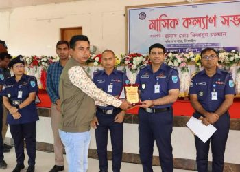 মার্চের ভালো কাজের স্বীকৃতিস্বরূপ পুরস্কার পেলেন পুলিশ উপ- পরিদর্শক মোঃনুরুজ্জামান।