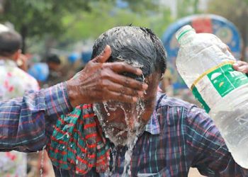বাগেরহাটের রামপালে তীব্র গরমে জনজীবন নাভিশ্বাসে।