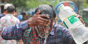 বাগেরহাটের রামপালে তীব্র গরমে জনজীবন নাভিশ্বাসে।