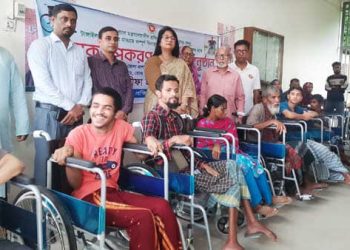টাঙ্গাইলে প্রতিবন্ধীদের মাঝে সহায়ক উপকরণ বিতরণ।